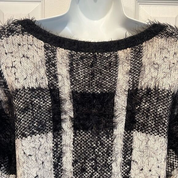 DEX Black/Cream Long Sleeve Eyelash Oversized Sweater Size M - Picture 7 of 9